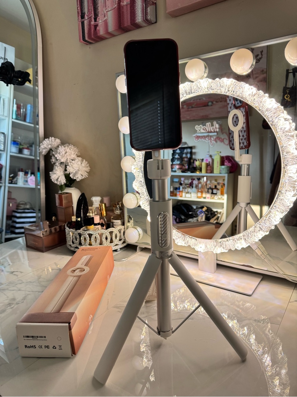 Magnetic iPhone tripod